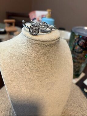 Beautiful Silver Flower Earrings
